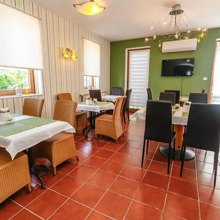 Belysium Wine&relax Vendeghaz 4* גיינסדיאס