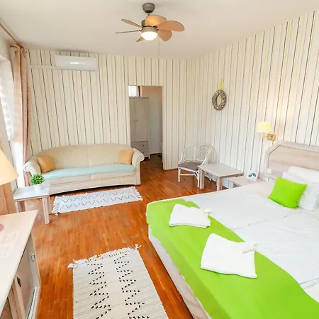 ゲストハウス Belysium Wine&relax Vendeghaz