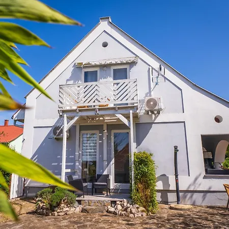 ゲストハウス Belysium Wine&relax Vendeghaz Gyenesdiás