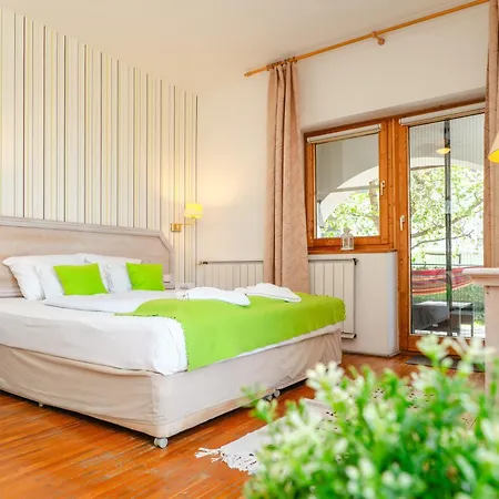 ゲストハウス Belysium Wine&relax Vendeghaz Gyenesdiás